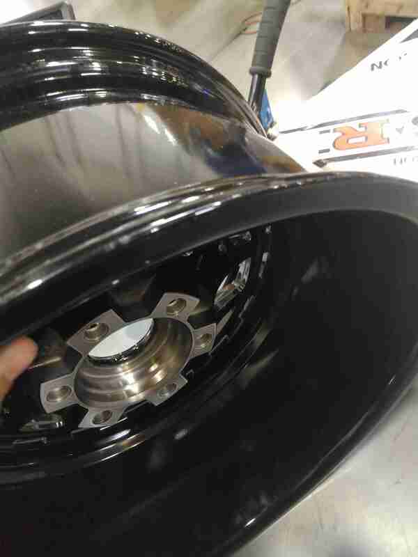 *OPEN BOX / SCRATCH & DENT* Vossen HFX-1 18x9 / 6x139.7 / ET0 / Super Deep / 106.1 CB - Gloss Black Wheel