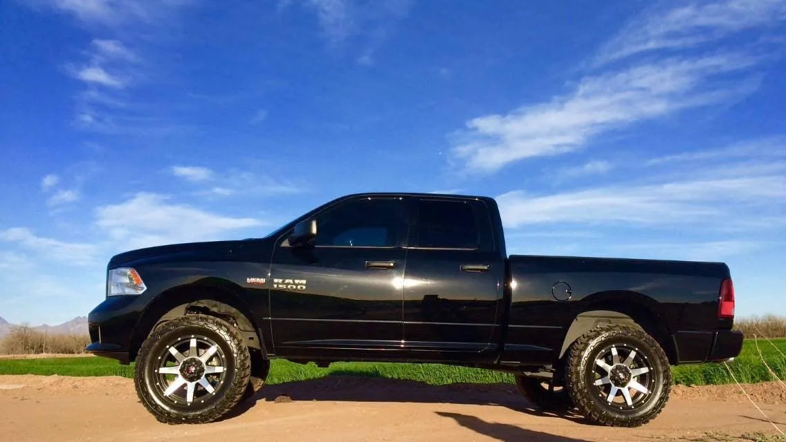 MaxTrac 09-18 RAM 1500 2WD 5.7L V8 Hemi 7in/4.5in MaxPro Spindle Lift Kit w/MaxTrac Shocks