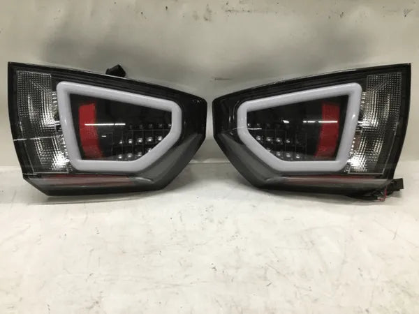 SCRATCH & DENT Spyder Chrysler 300 05-07 V2 Light Bar LED Tail Lights - Black