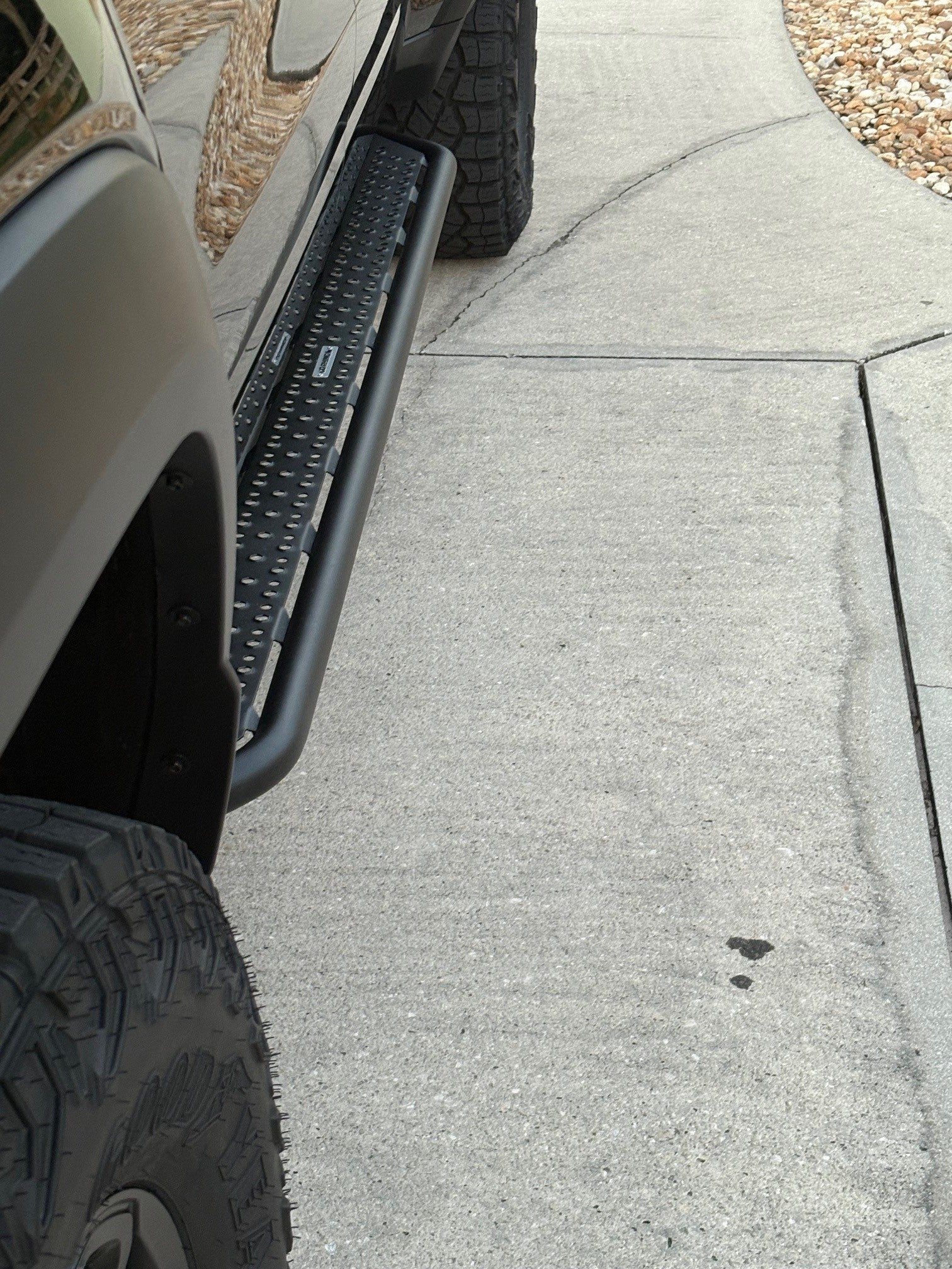 Go Rhino 2021-2027Ram 1500, RHO & TRX Dominator Extreme D6 SideSteps Complete Kit