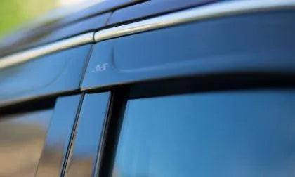AVS 21-22 Jeep Grand Cherokee L Ventvisor Low Profile Deflectors 4pc - Smoke w/Chrome Trim