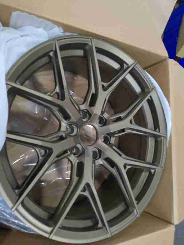 *OPEN BOX / SCRATCH & DENT*  Vossen HF6-4 22x9.5 / 6x139.7 / ET20 / Deep Face / 106.1 - Terra Bronze Wheel