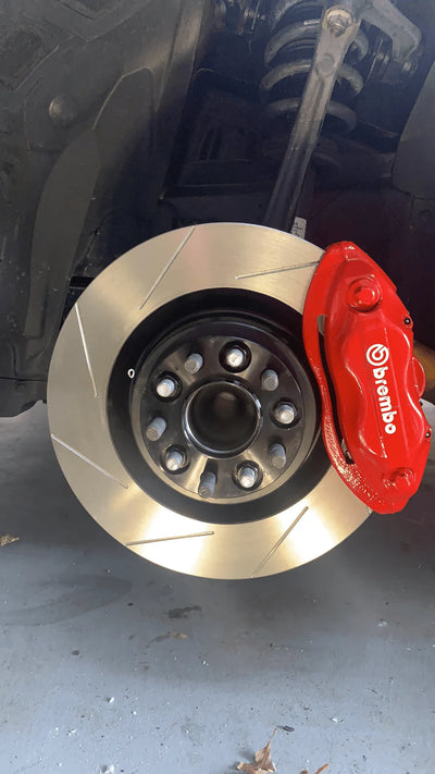 Brembo OE 2005 Chrysler 300/2011 Dodge Challenger/Charger/05-06 Magnum Front Disc Brake Kit main image 0