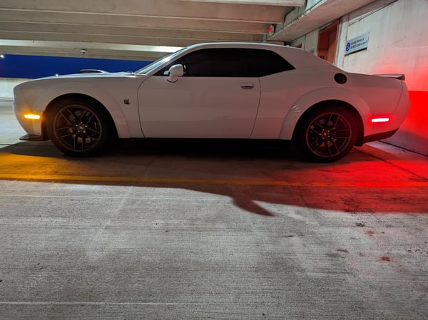 17+ 2014 Challenger Tail Lights