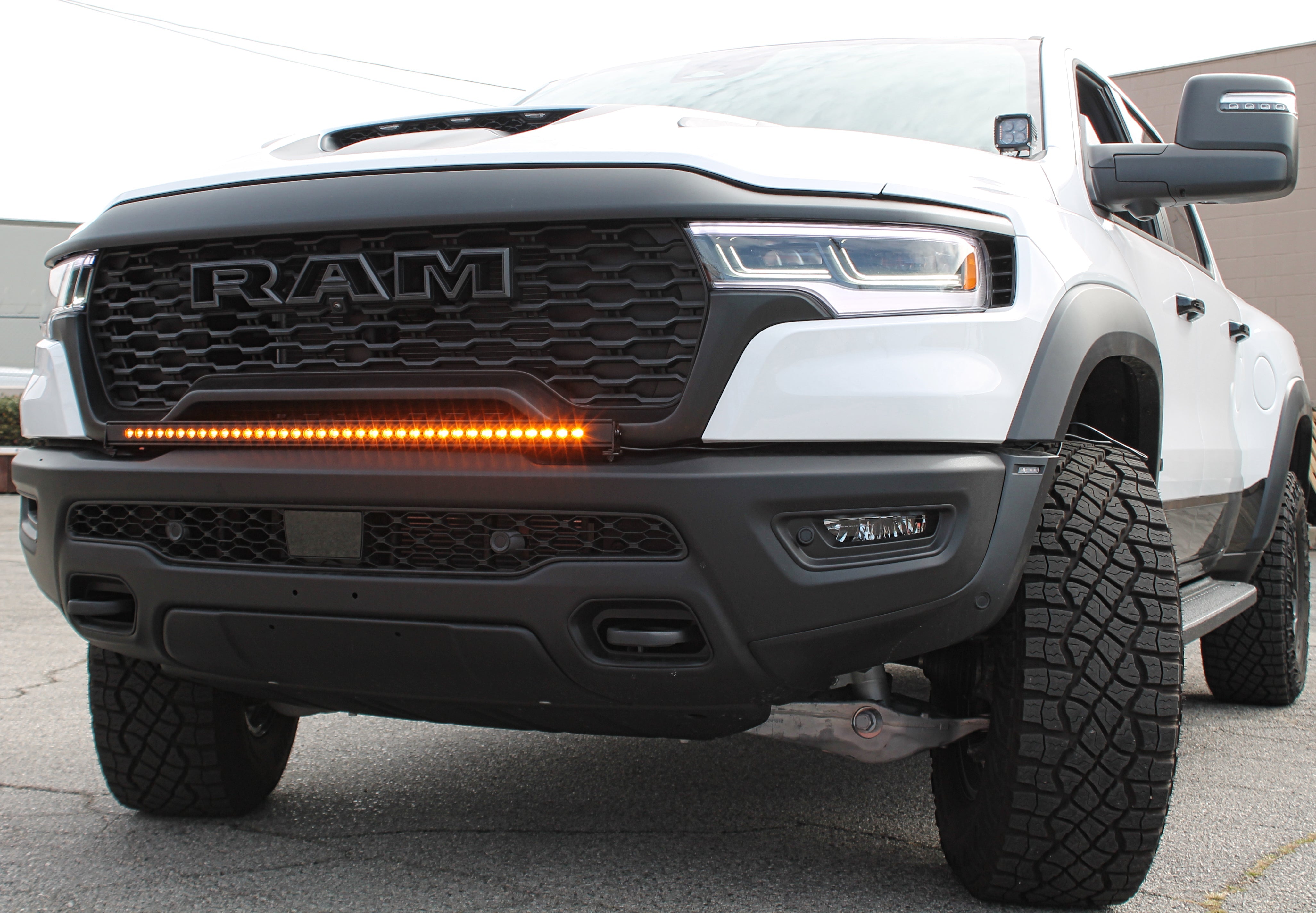 M&R Automotive 2025+ RAM 1500 RHO 40in Light Bar - Slim