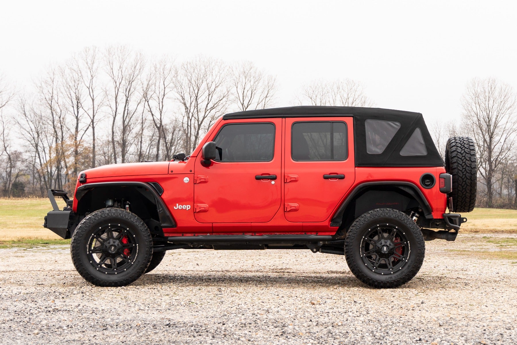 Rough Country Oval Nerf Steps 4 Door | Black | Jeep Wrangler Unlimited 4WD (2018-2026)