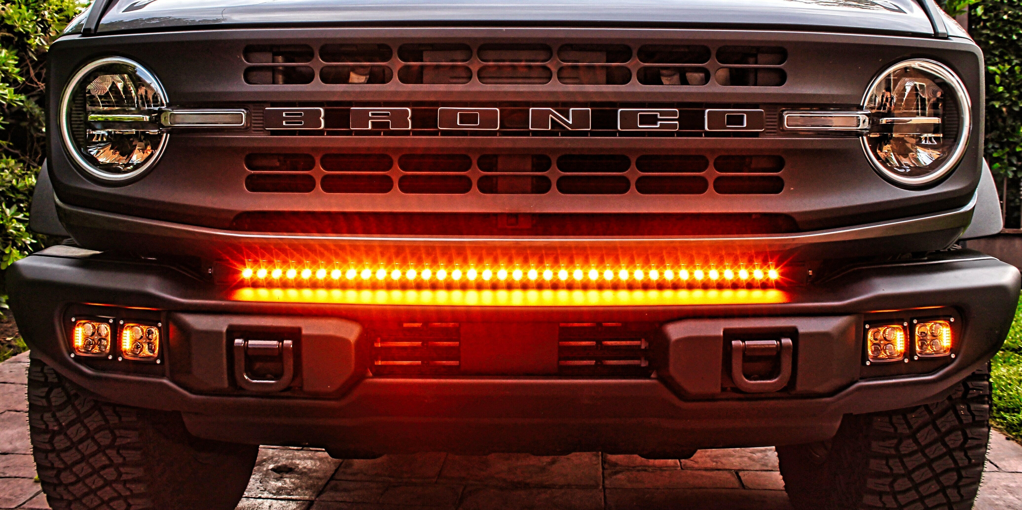 2021+ Ford Bronco Capable Bumper 40in Light Bar - Slim